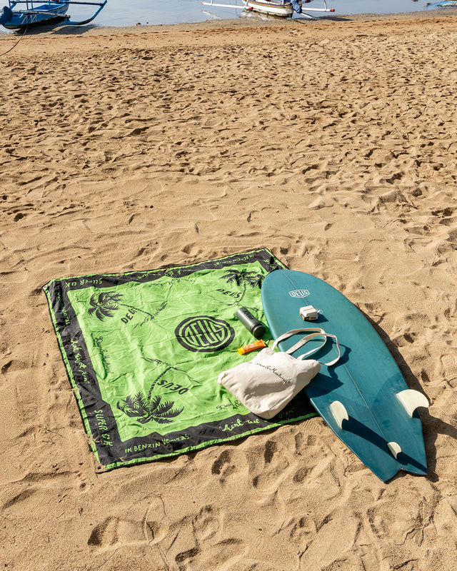 DEUS PICNIC BLANKET
